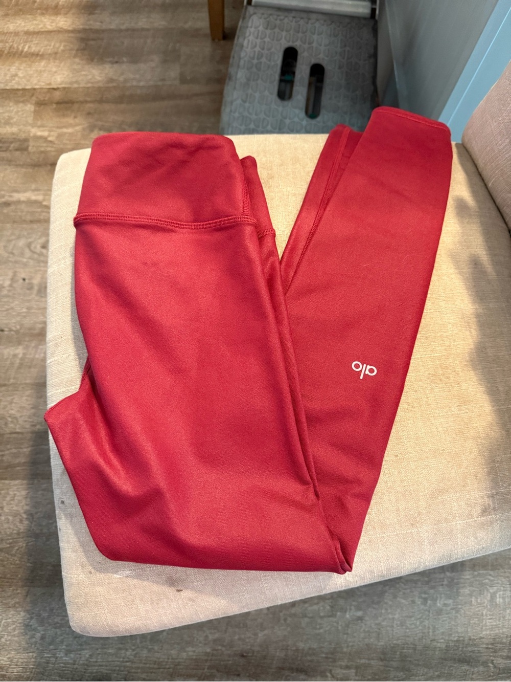 ALO Yoga XS Maroon Performance Leggings